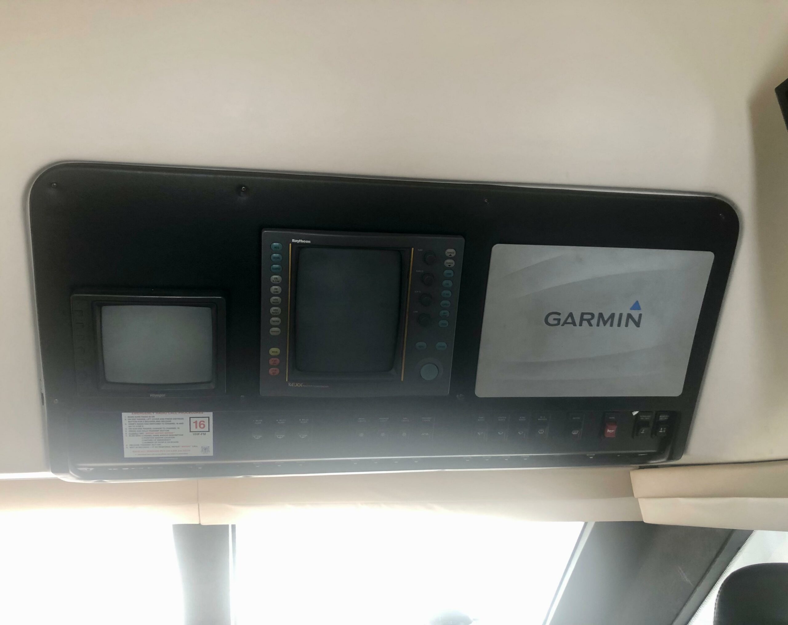 2000-carver-450-voyager-pilothouse-power-9786296-20250507171222699-1_XLARGE-1