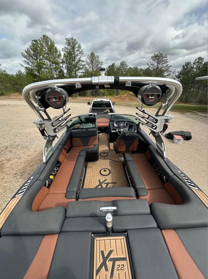 2021-mastercraft-xt22-power-9722342-20250320074907699-1_XLARGE