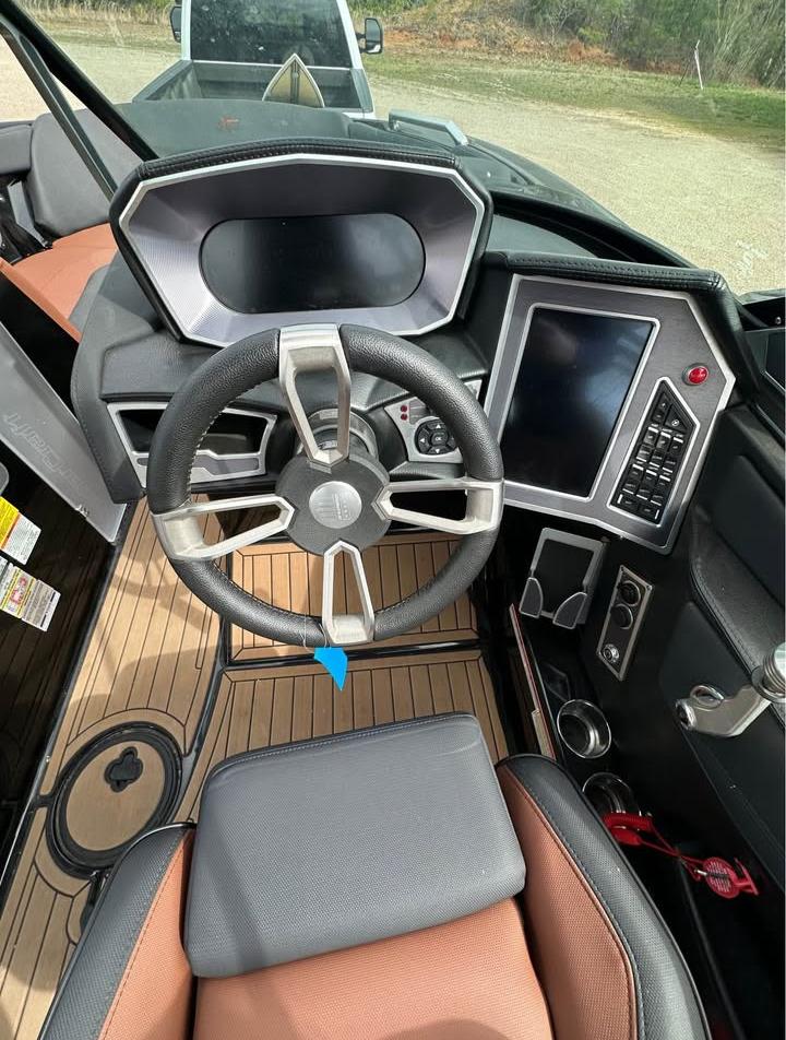 2021-mastercraft-xt22-power-9722342-20250320074908720-1_XLARGE