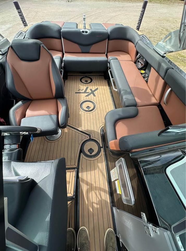 2021-mastercraft-xt22-power-9722342-20250320074909724-1_XLARGE