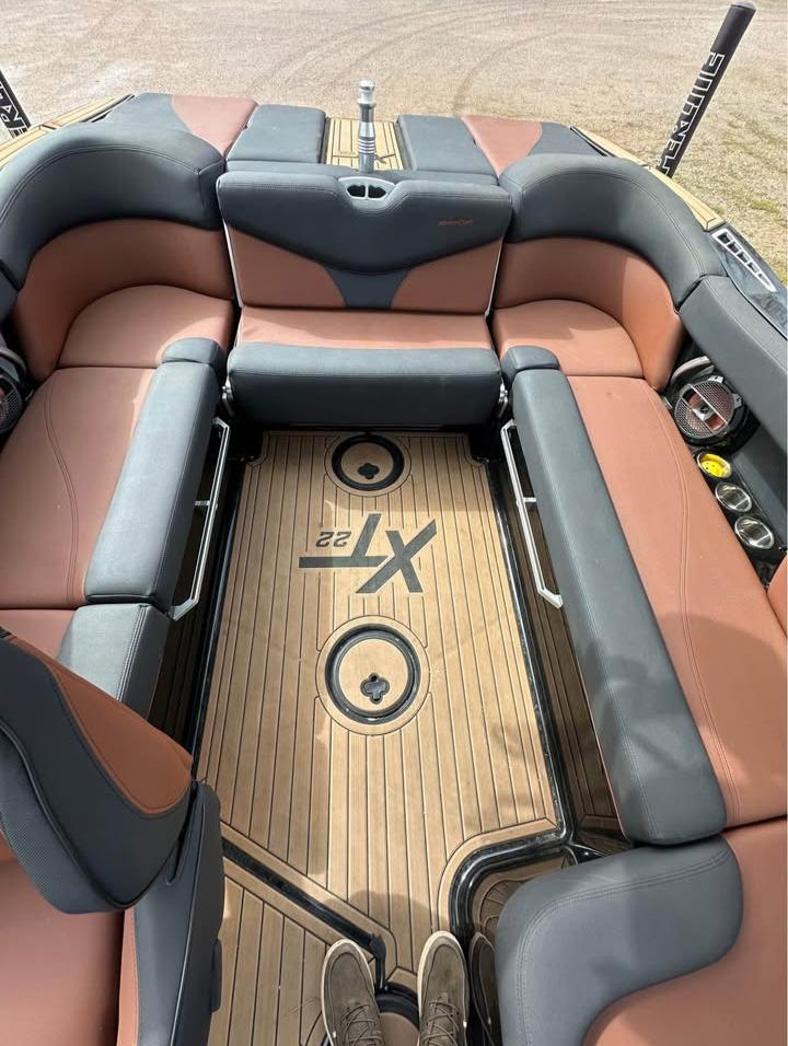 2021-mastercraft-xt22-power-9722342-20250320074910741-1_XLARGE